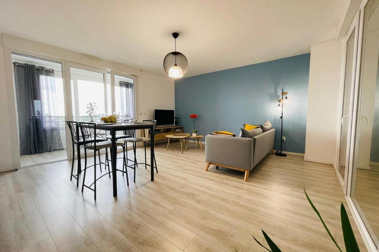 Bright Apartment In A New Building With Garage Tours Eksteriør billede