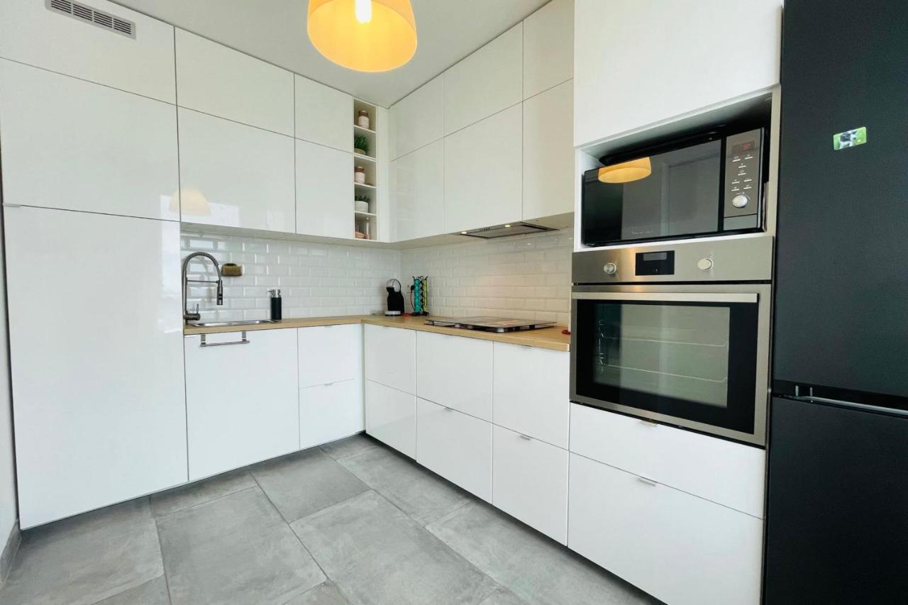 Bright Apartment In A New Building With Garage Tours Eksteriør billede