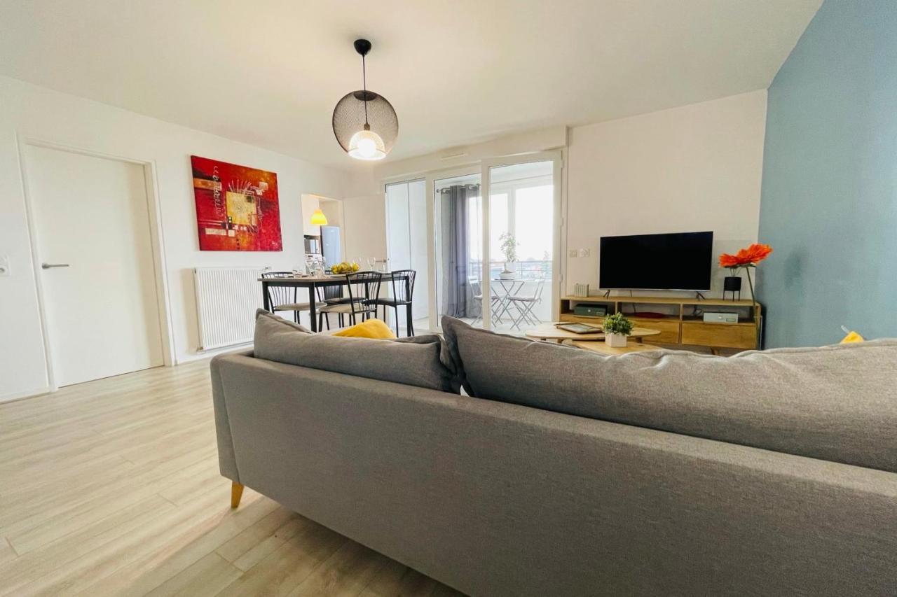 Bright Apartment In A New Building With Garage Tours Eksteriør billede