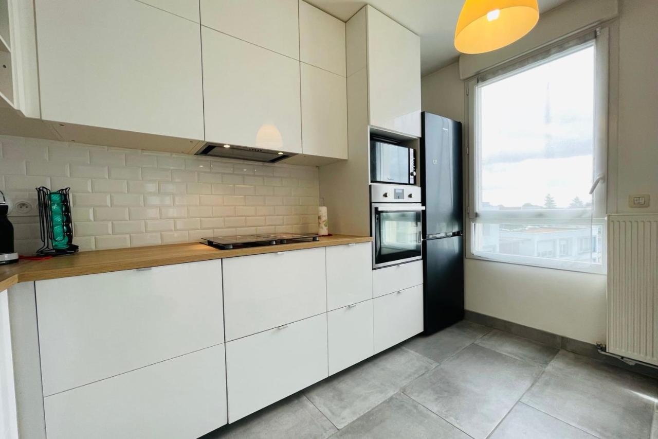 Bright Apartment In A New Building With Garage Tours Eksteriør billede